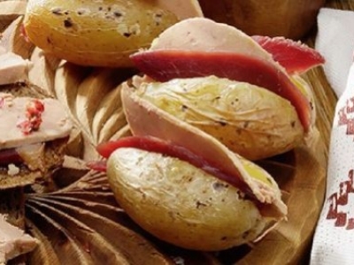 Pommes de terre en robe de chambre au foie gras