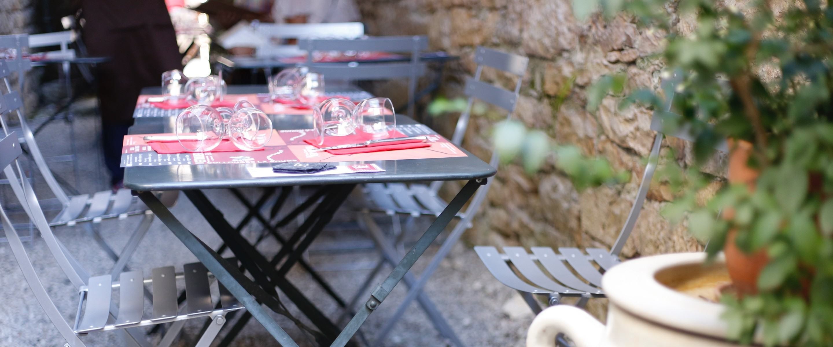 Au Hasard Balthazar le restaurant des Bouriettes à Martel - photo de la venelle - Camille Hacout